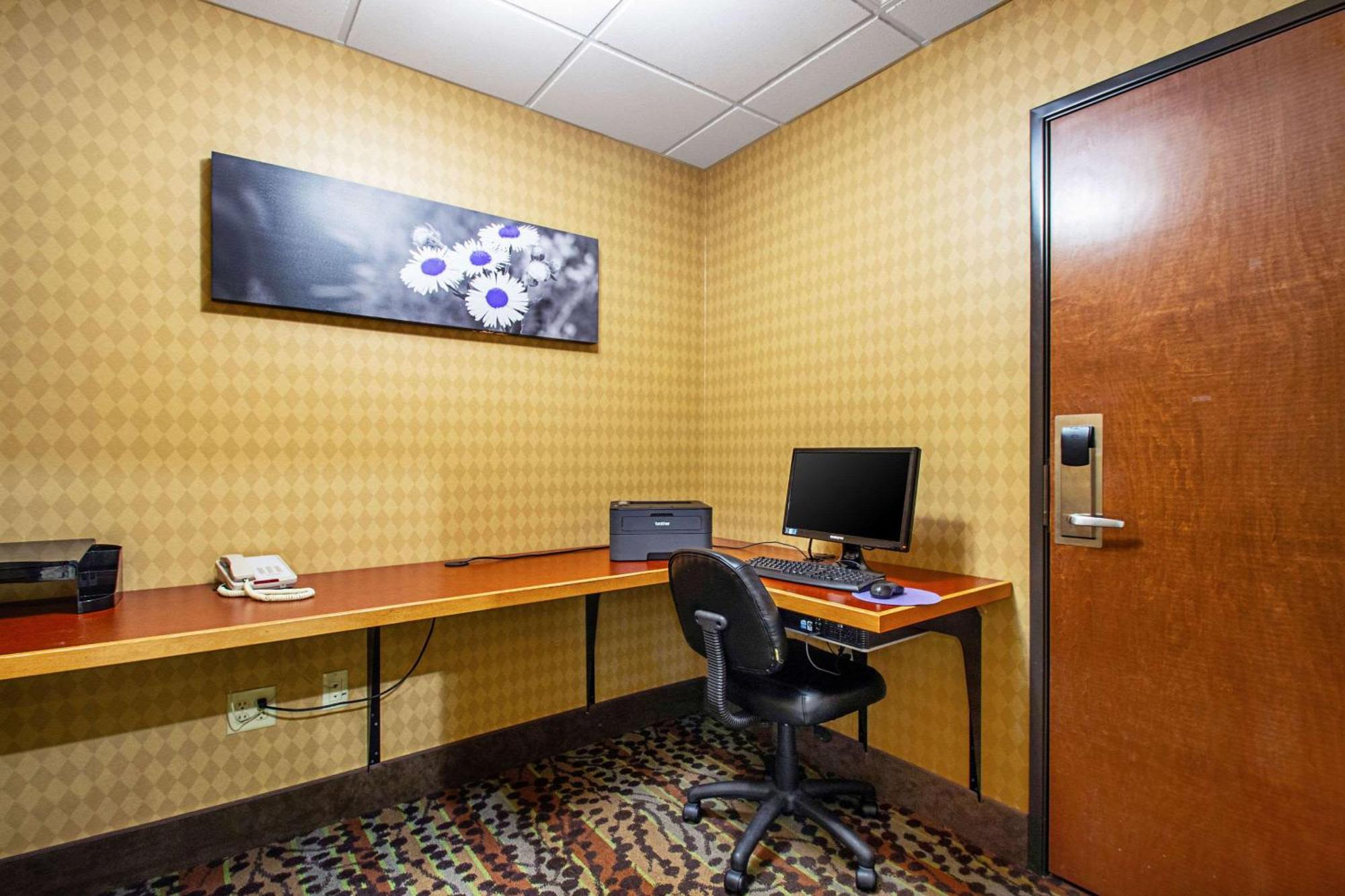 Mainstay Suites Madison - Monona Extérieur photo